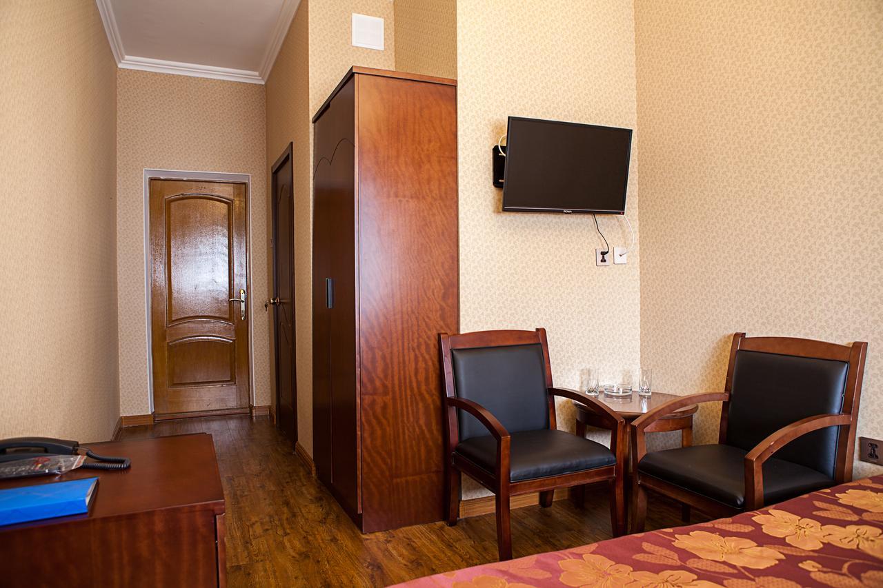 Hotel Topaz Astana Luaran gambar